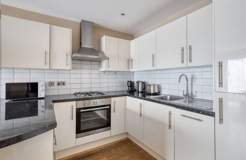 Pembridge Apartment | Open Notting Hill 2BR w/Garden, nr Shops, Dining & Park, by Blueground
