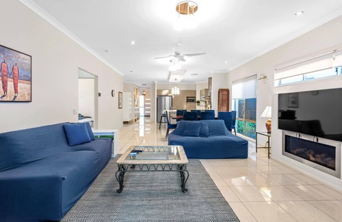 Taringa House | Open Plan! 3 Bedroom House ~ Taringa