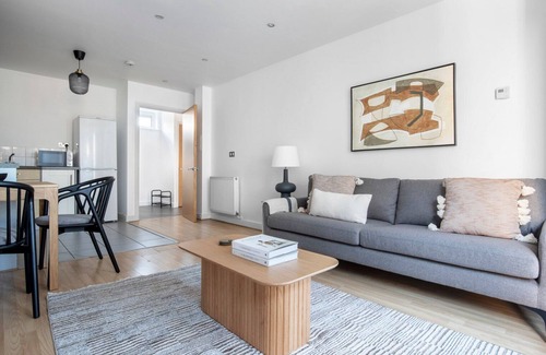 Hackney Apartment | Open plan Hackney 1BR nr shops & restaurants, by Blueground