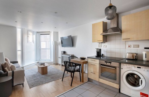 Hackney Apartment | Open plan Hackney 1BR nr shops & restaurants, by Blueground