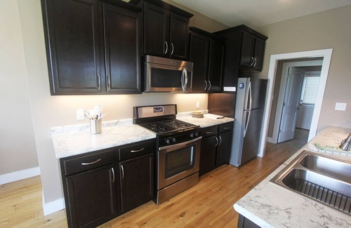 Fletcher House | OPEN! *POWER&WATER* Mountain Views & Tranquil Surroundings. Hot Tub!