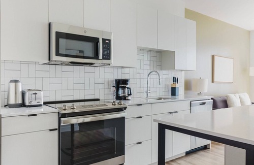 Revere Apartment | Open Revere 1BR w/EV Charging, Pool, Gym & W/D, by Blueground