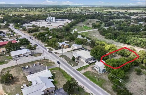 Marble Falls RV Rental | OPEN SKY CAMPSITES in Marble Falls! Continental breakfast, shared elec & firepit