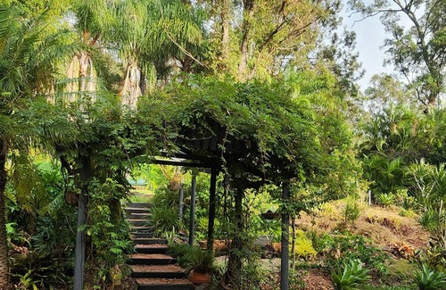 Oxenford House | Opening special n 5 minutes to theme parks and Top golf