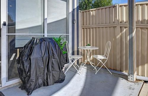Llanarth Apartment | Ophir Studio - Ideal for Work, BBQ