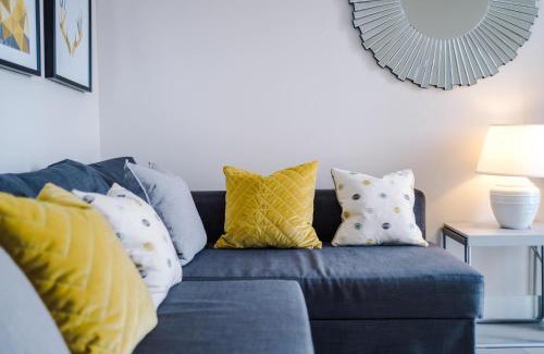 Kirkdale Apartment | OPP Liverpool - Perfect for contractors and travellers, BIG SAVINGS booking 4 nights or more!