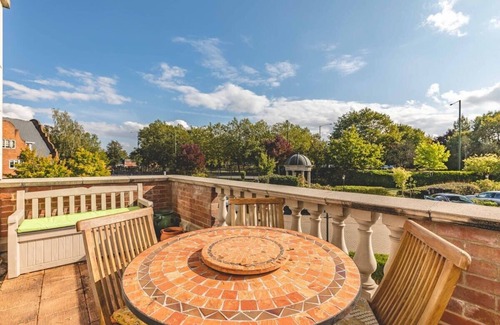 Ascot Apartment | OPPOSITE ASCOT RACECOURSE❤ FREE PARKING FOR 2!