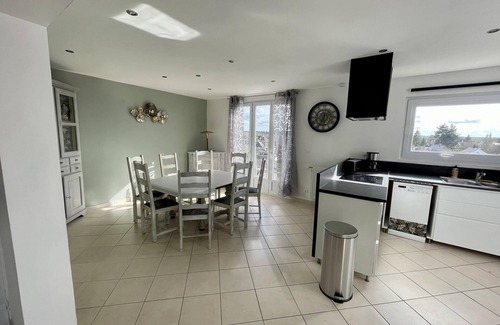 Veuzain-sur-Loire House | Opposite Château de Chaumont sur Loire