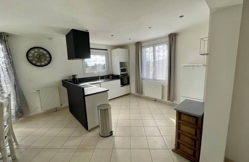 Veuzain-sur-Loire House | Opposite Château de Chaumont sur Loire