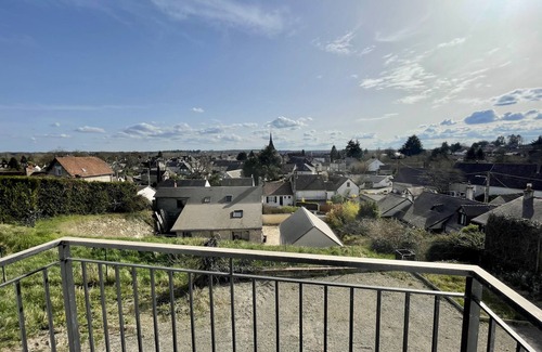 Veuzain-sur-Loire House | Opposite Château de Chaumont sur Loire