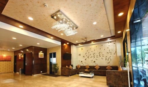 Udaipur Hotel | Opulence Inn - 500 Meters From Railway Station