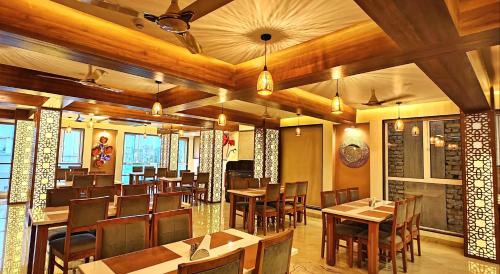 Udaipur Hotel | Opulence Inn - 500 Meters From Railway Station