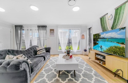 Colebee House | Opulence Oasis house in Colebee