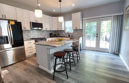 Avondale House | Opulent 4 Bdrm, Sleeps 12, Minutes From Downtown!