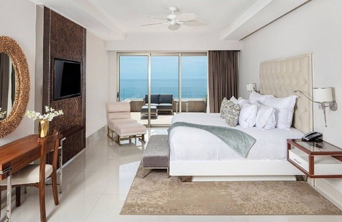 Cabo San Lucas Resort | Opulent 4-Bed Penthouse, Jacuzzi, Butler & Ocean Views, Garza Blanca, Los Cabos