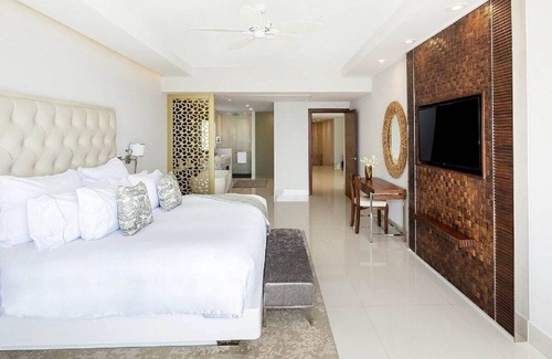 Cabo San Lucas Resort | Opulent 4-Bed Penthouse, Jacuzzi, Butler & Ocean Views, Garza Blanca, Los Cabos