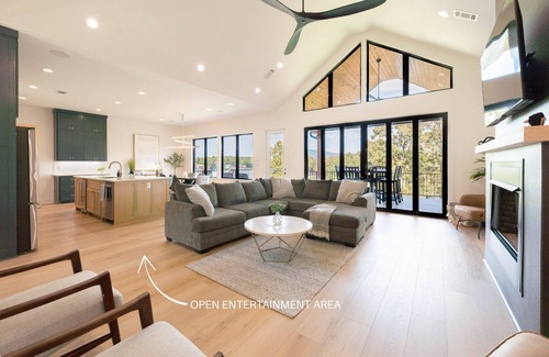Rockwell House | Opulent Lakeside Oasis - Mountain View