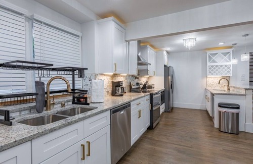 North Druid Hills House | Opuluxe THE BIRD HOUSE!! Buckhead Luxury Home Sleeps 16