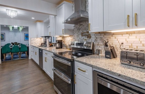 North Druid Hills House | Opuluxe THE BIRD HOUSE!! Buckhead Luxury Home Sleeps 16