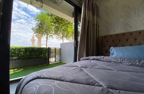 Bukit Jelutong Apartment | Orak Villa Homestay at Suria Residence