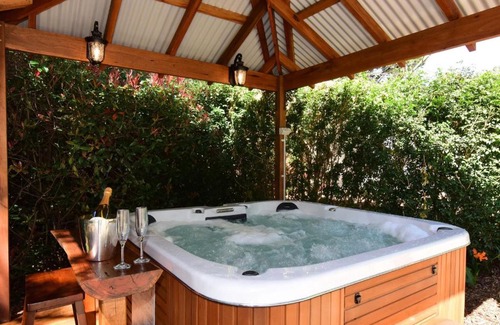 Kangaroo Valley House | Orange Blossom Retreat