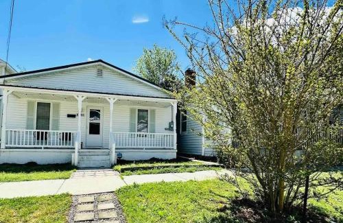 Wilmington House | Orange Crush Cottage- Downtown Beaches & Dining