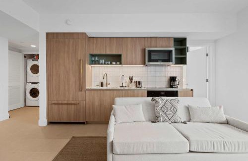 Downtown Miami Apartment | Orange Crush - Resort-Style Amenities & Location