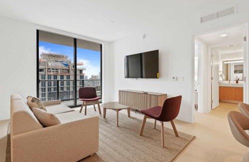 Downtown Miami Apartment | Orange Crush - Resort-Style Amenities & Location