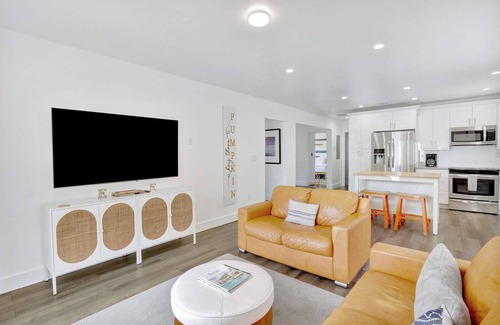 Nurmi Isles Apartment | Orange Dream in the Sky, Pool 3 bed 2 bath