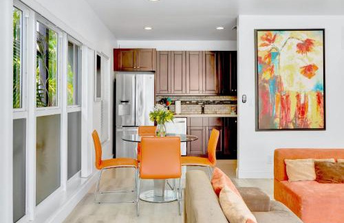 Hendricks and Venice Isles Apartment | Orange Dream on the Water