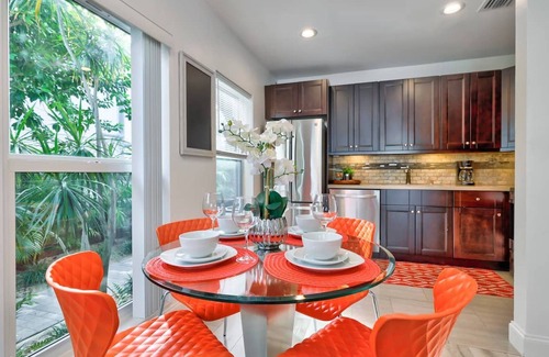 Hendricks and Venice Isles Apartment | Orange Dream on the Water