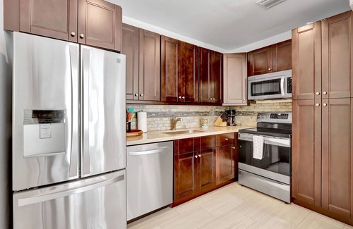 Hendricks and Venice Isles Apartment | Orange Dream on the Water
