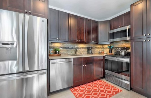 Hendricks and Venice Isles Apartment | Orange Dream on the Water