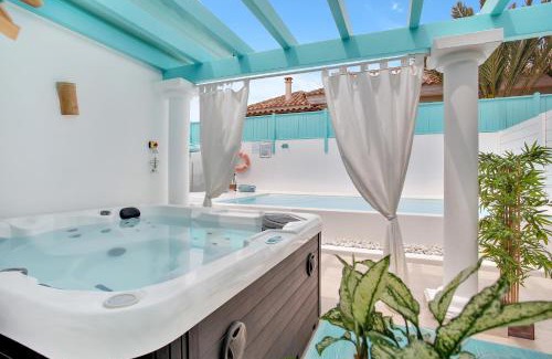 Corralejo Villa | Orange Light with private pool