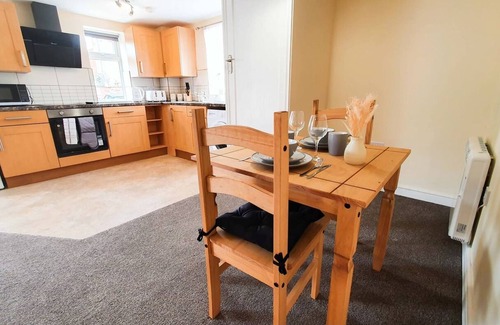 Stroud Apartment | Orange Lilly in Stroud