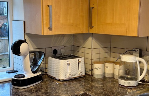 Stroud Apartment | Orange Lilly in Stroud