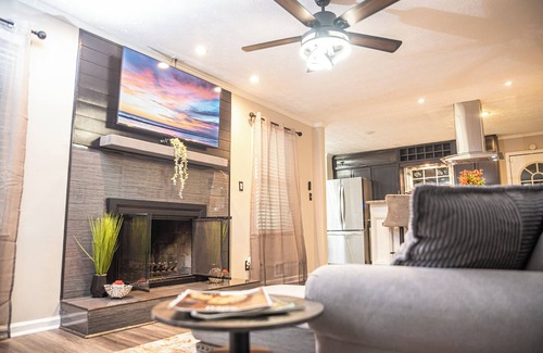 Sandtown House | ORANGE OASIS near Atl airport, downtown, shopping, dining backyard firepit