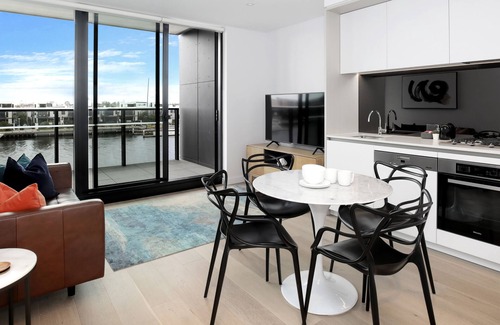Docklands Apartment | Orange Stay at Collins Wharf
