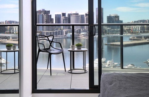 Docklands Apartment | Orange Stay at Collins Wharf