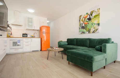 Puerto del Carmen Ski Chalet | Orange Volcano - 200 m from the beach-access to the fariones sports centre included (swimming pool, sauna, gym)