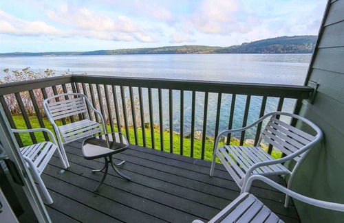 Adelma Beach House | Orca Oasis Condo Stunning Views Over Discovery Bay