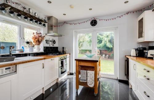 Headington House | Orchard - 3 Bedroom House Headington & parking & garden