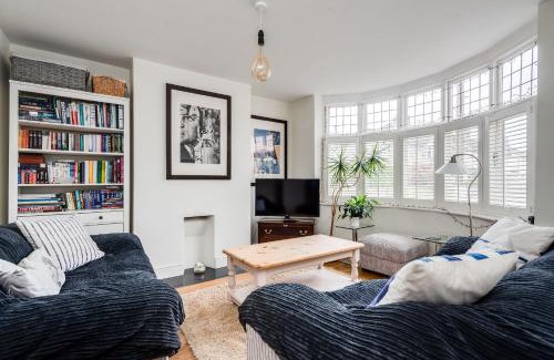 Headington House | Orchard - 3 Bedroom House Headington & parking & garden