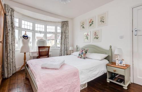 Headington House | Orchard - 3 Bedroom House Headington & parking & garden