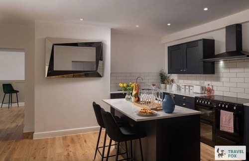 Bont Newydd House | Orchard Cottage and Hot Tubs