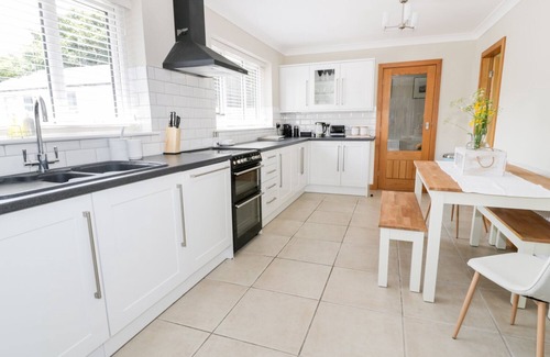 Halkyn Cottage | ORCHARD COTTAGE, family friendly, luxury holiday cottage in Halkyn