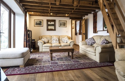 Tenby House | Orchard Cottage - Luxurious Barn Conversion - Beavers Hill