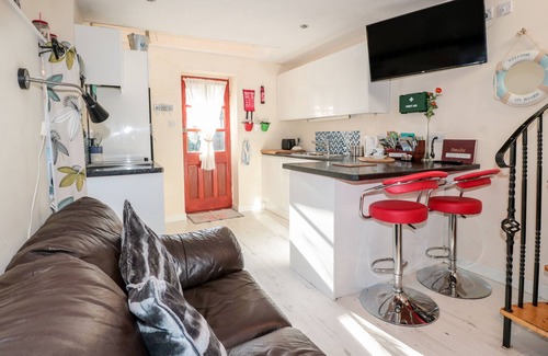 Blakeney Cottage | ORCHARD COTTAGE, pet friendly, character holiday cottage in Blakeney