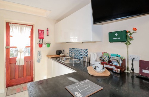 Blakeney Cottage | ORCHARD COTTAGE, pet friendly, character holiday cottage in Blakeney