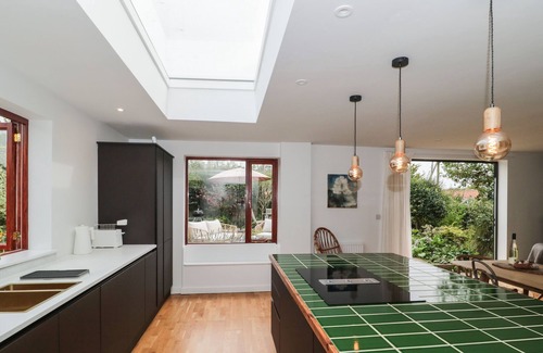 West Lydford House | ORCHARD END, pet friendly, with open fire in Glastonbury